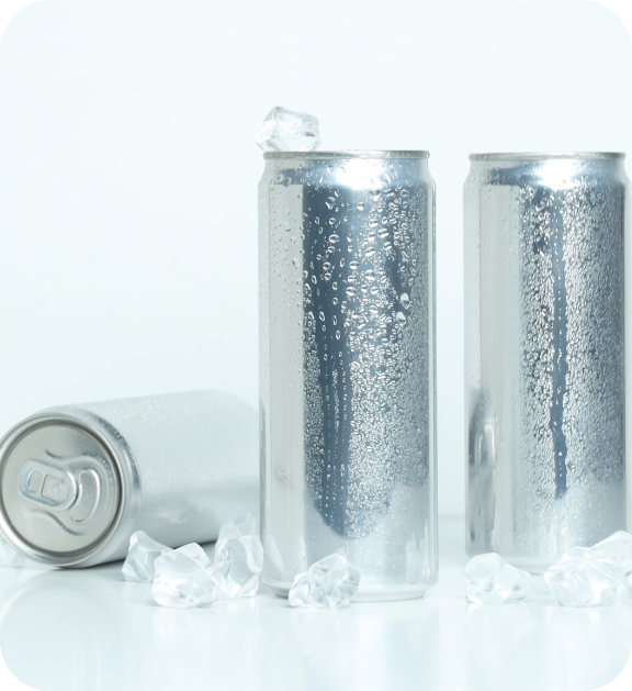 Plusieurs canettes d'aluminium